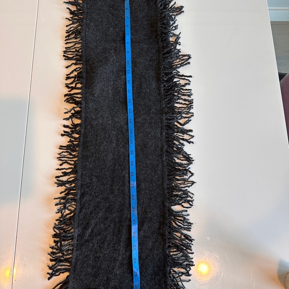 Banana Republic Charcoal Gray Merino Wool Fringe Winter Scarf🧣 - Picture 3 of 5